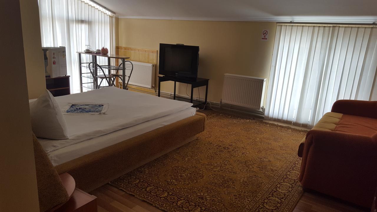 Hotel Confort Drochia Экстерьер фото